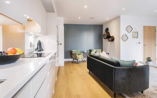 Rosy and Cosy West London Apartment