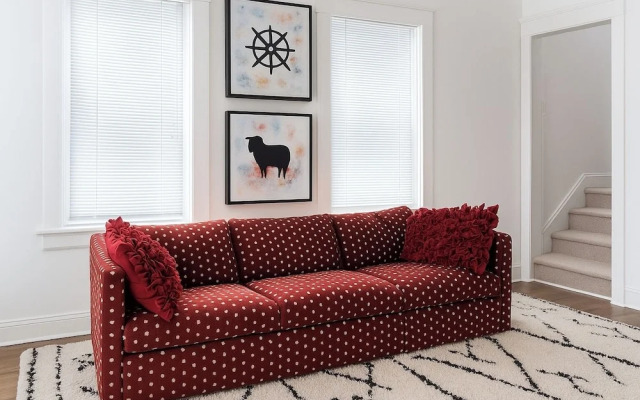 Detroit 4BR Home Bathtub & Pet Friendly Stay