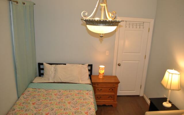 L 3 Downtown Newark Guesthouse