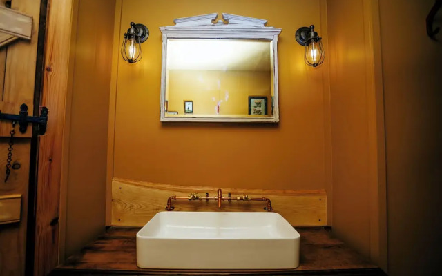 Luxury Glamping Retreat in Battle