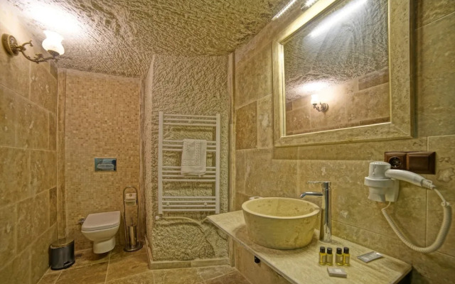 Zeus Cave Suites