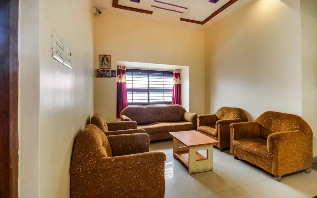 OYO 48043 Hotel Godavari