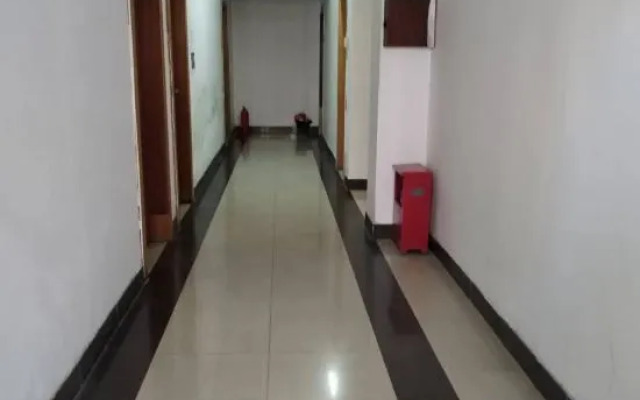 Luoding Huayuan Apartment