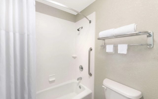 Days Inn Fairmont