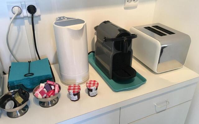 Suquet's Luxury Studio