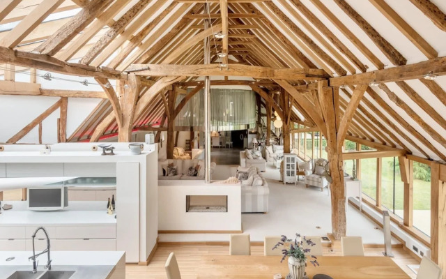 Luxury 3 Bedroom Barn Conversion - Canterbury
