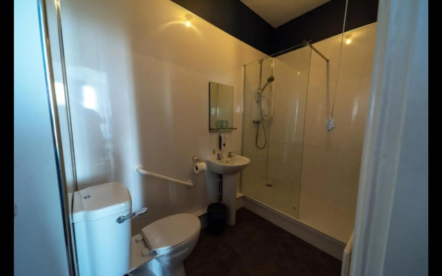 OYO Lord Kitcheners Guest House