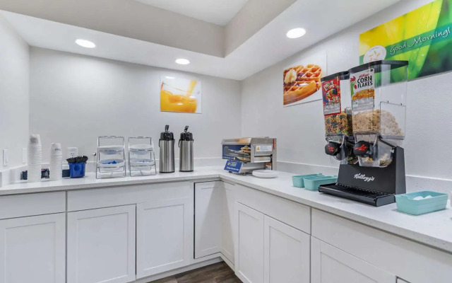 Quality Inn & Suites Orlando East - UCF Area