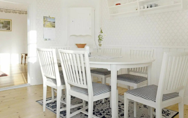 Five-Bedroom Holiday home in Hova 2