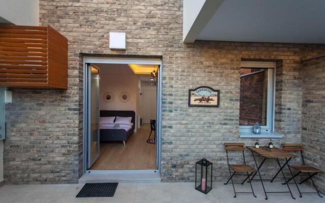 Gentleman Dog Apartment