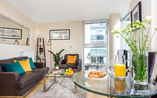 One Bed Lanterns Court Apartment in Canary Wharf