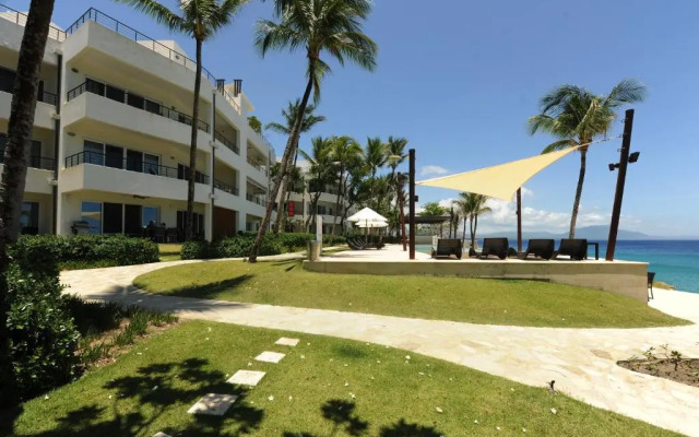 Infiniti Blu Luxury Ocean Front Condos