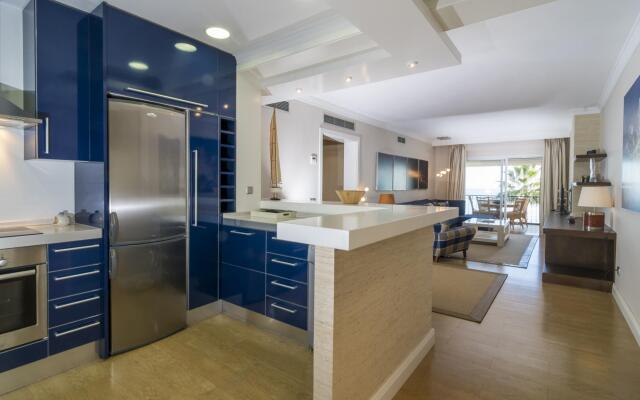 HB - Comfortable Beachfront Holiday Apartment