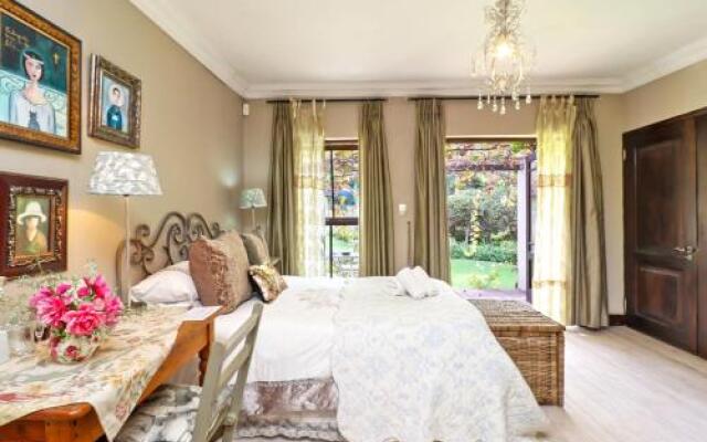 Three Oaks Bed  Breakfast