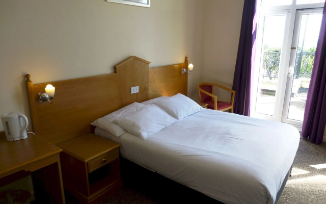 Esplanade Hotel - Clacton On Sea (Beachfront Hotel) by OYO