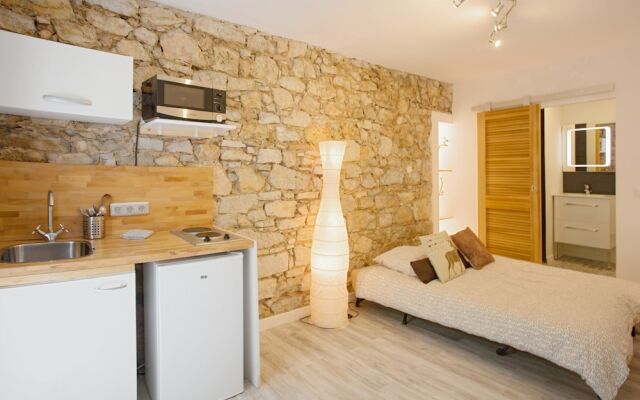 GregBnb - Mur en pierre - Terrasse + parking privé