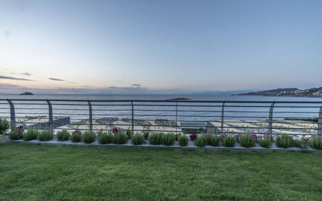 Red Rock Hotel & Suites by Selvese
