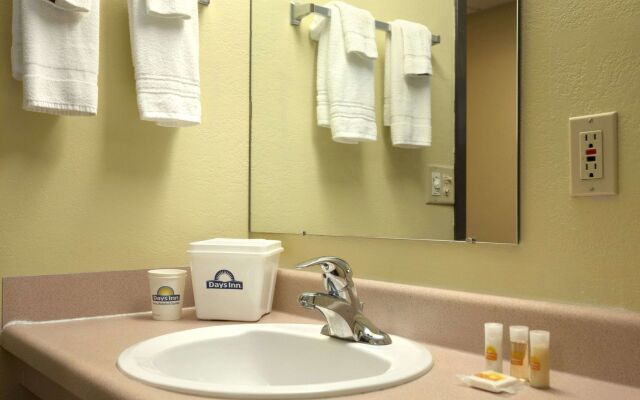 Days Inn by Wyndham Park City Kansas