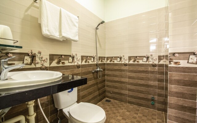 Lucky Hotel by OYO Rooms