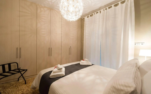 Ma Maison Nο 1, Penthouse, Acropolis and Lycabettus view, 15' to Acropolis by metro, 1' from Metro Station