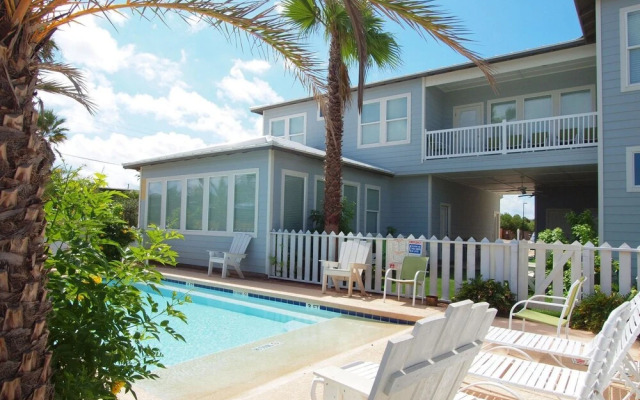 Beach Club Clubhouse 1