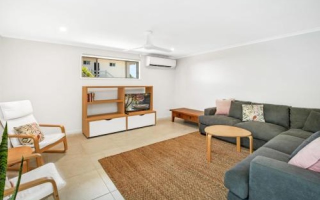 Sunyata Beach House - Rainbow Beach, Beachside escape with a pool, pet friendly and Wi-Fi – Guest Rooms – Rainbow Beach