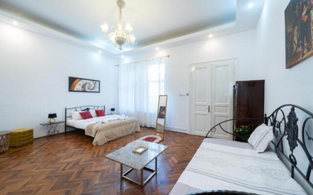 5* noble house in historic center