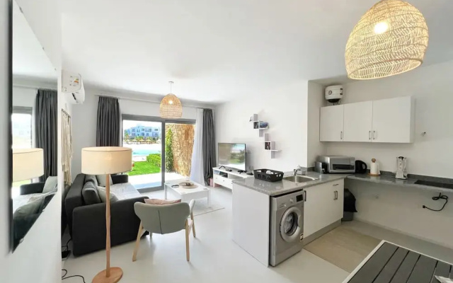 Xuru Stays I Lagoonfront Easy 1bdr @ Swan Lake El Gouna