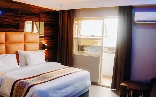 Saint Tropez Hotel and Suites