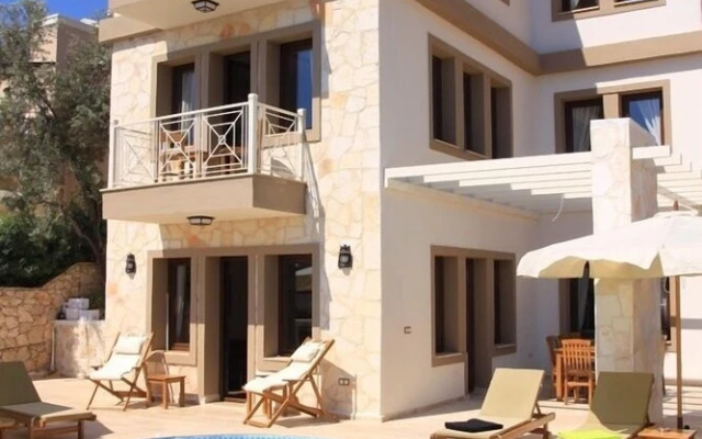 Villa Doruk by Akdenizvillam