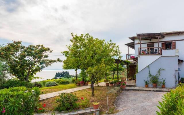 Seaside House with view over Pagasitikos