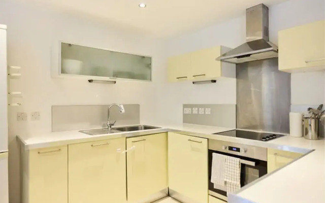 The Gwendolen Retreat - Inviting 2bdr Apartment With Balcony