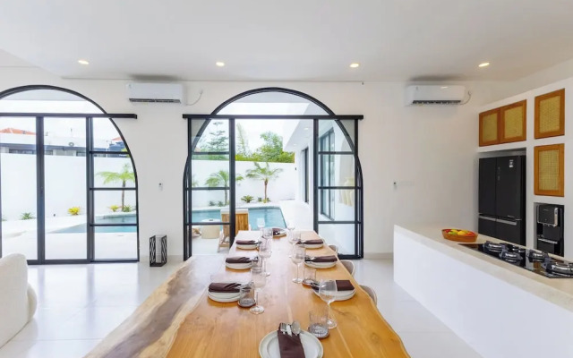Villa Kalia 4BR Private Villa in Berawa