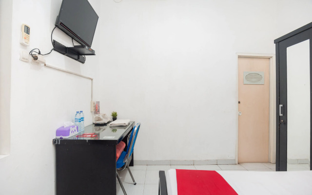 RedDoorz Syariah near Grand Galaxy Park