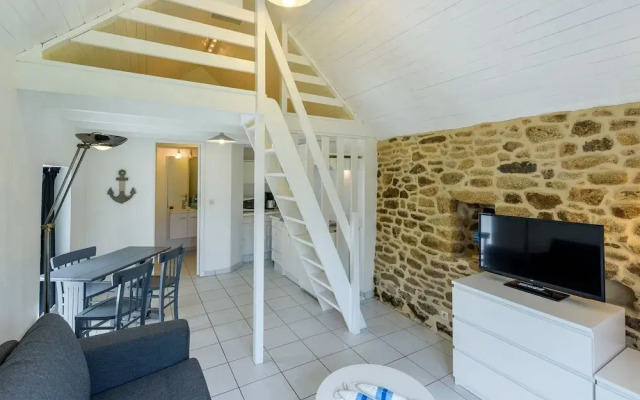 Peaceful Holiday Home in Plouguin With Indoor Pool