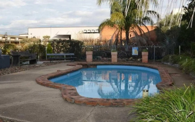 Warwick Motor Inn