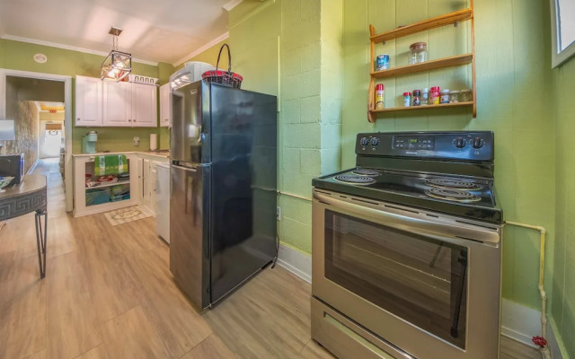 Stroll Into Town: Cozy Apartment in Kilmarnock