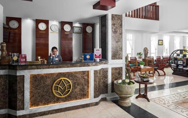 Paragon Central Hotel & Sky Bar