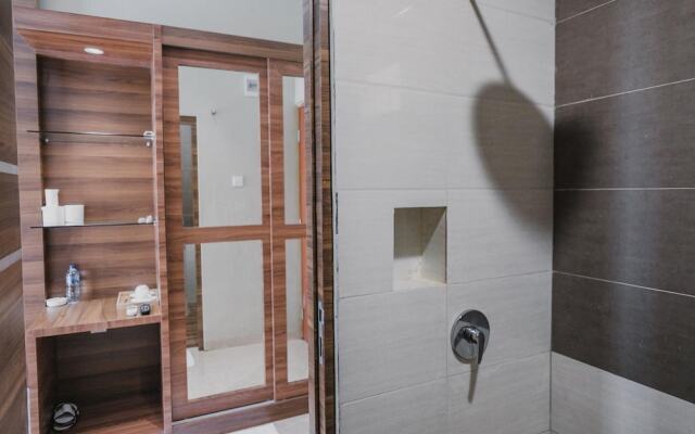 RedDoorz Premium @ Permata Baloi Green