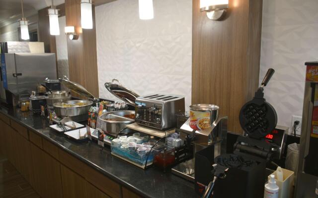 Garner Hotel Longview South by IHG