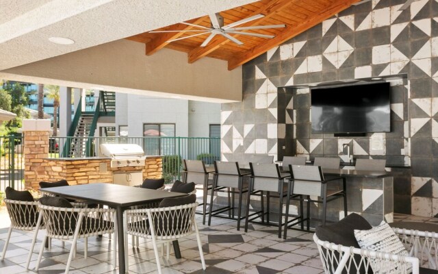 CozySuites at Kierland Commons