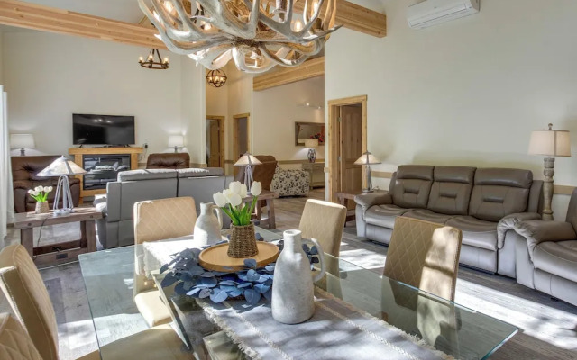 Riverfront Ouray Vacation Home ~ 1 Mi to Downtown!