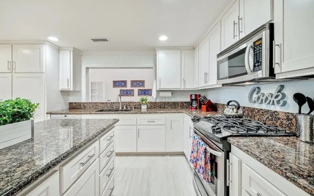 1185 Tamarack 4 Bedroom Home by RedAwning