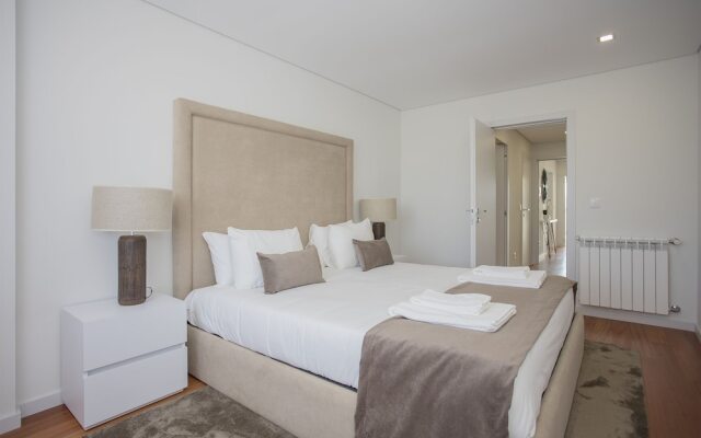 Liiiving - Luxury River View Apartment X