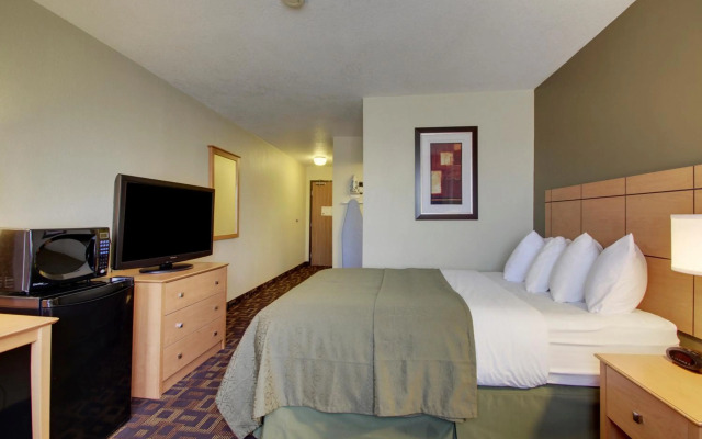 Quality Inn & Suites Des Moines Airport