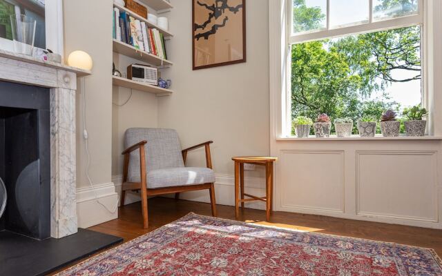 Two Bedroom House in Islington