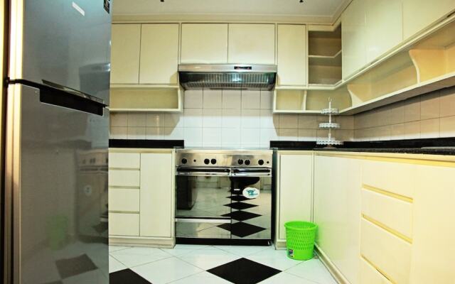 Classic Brawijaya Apartment with Pool View