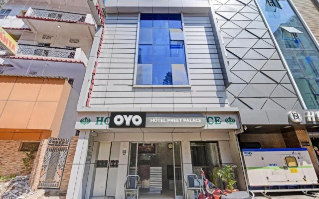 OYO 84859 Hotel Preet Palace