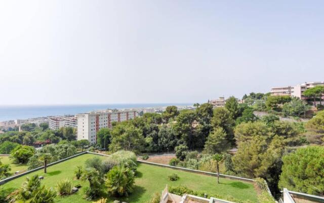 Sea view apartment in residence with swimming pool!