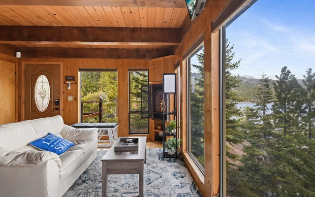 Stunning Views at Stargazer Lakefront Studio!